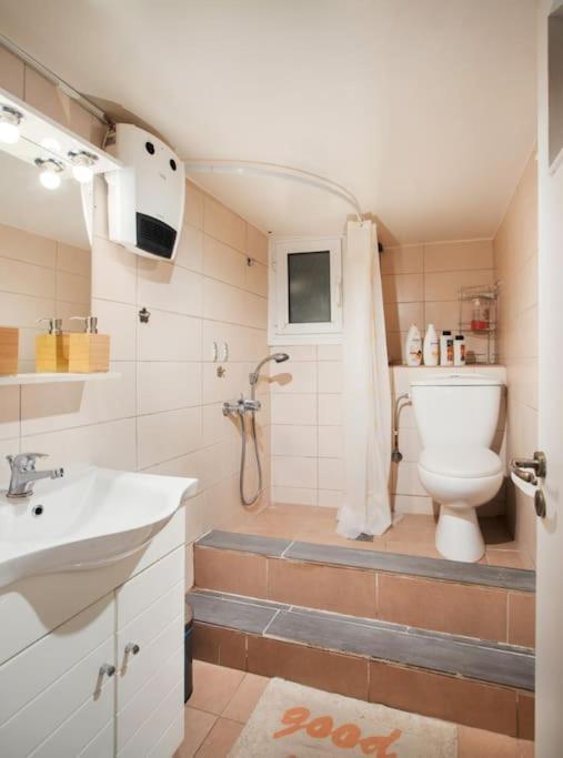 Apartment In The Centre Of Athina เอเธนส์ ภายนอก รูปภาพ